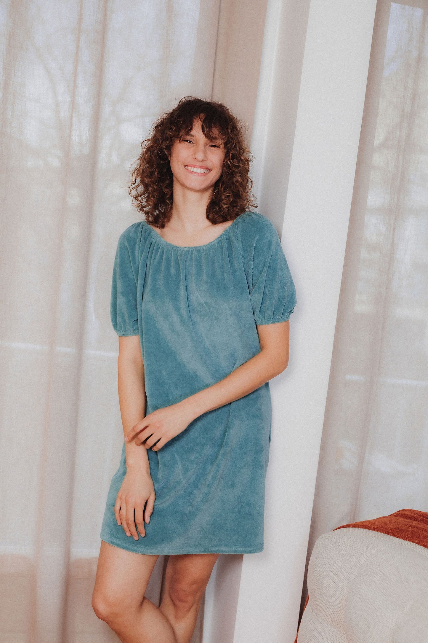 Robe ample décolleté rond froncé - version courte